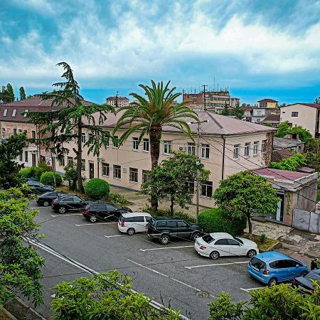 Мини-Отель В Центре Сухума - Аиааира Sukhumi Exterior foto