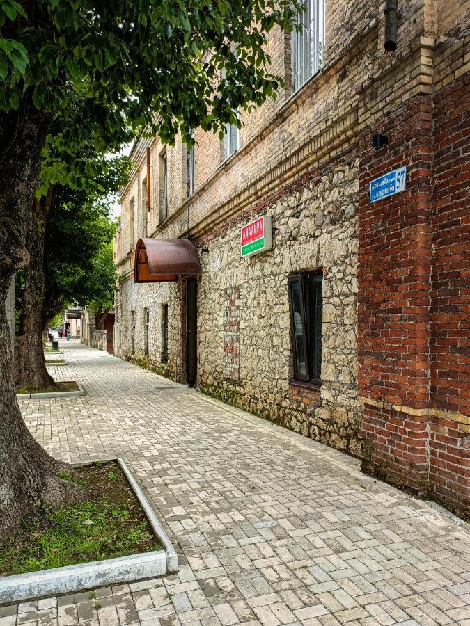 Мини-Отель В Центре Сухума - Аиааира Sukhumi Exterior foto